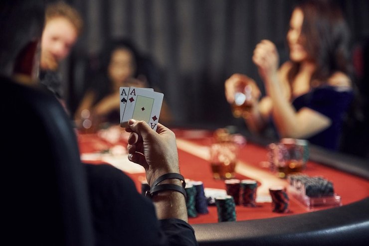Dashboard screenshot showing game categories and live dealer table listings